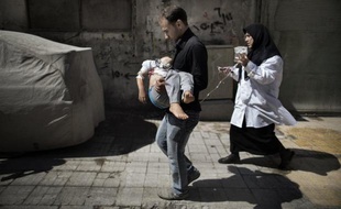 Plus de 29.000 personnes, en vaste majorité des civils, ont été tuées dans les violences en Syrie depuis le début de la révolte contre le régime du président Bachar al-Assad mi mars 2011, a rapporté jeudi l'Observatoire syrien des droits de l'Homme (OSDH).