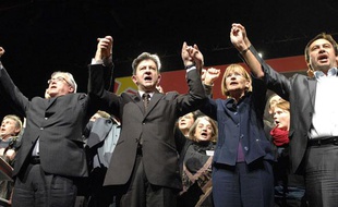 Christian Picquet , Jean-Luc Melenchon, Marie-Georges Buffet et Jean-Marc Coppola lors du meeting du Front de Gauche à Marseille, le 3 mars 2010.