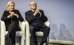 Marine Le Pen et son père Jean-Marie au 15e congrès du Front national à Lyon, le 29 novembre à Lyon