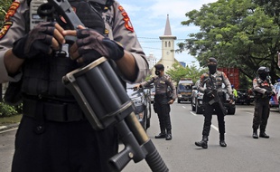 Près de la cathédrale de Makassar, en Indonésie.