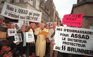 L'association des Fils et des Filles de Déportés Juifs de FRance manifestent le 16 juillet 1998 contre la venue en France de l'ancien président syrien Hafez el Assad