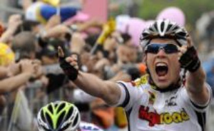 Le Britannique Mark Cavendish (High Road) a remporté au sprint la quatrième étape du Tour d'Italie cycliste, mardi, sur le bord de mer de Catanzaro (sud).