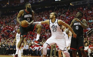Rudy Gobert face à James Harden lors des demi-finales de playoffs, le 2 mai 2018.