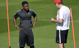 Serge Aurier et Laurent Blanc à l'entraînement du PSG, le 14 avril 2015.