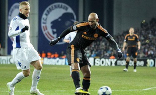 Nicolas Anelka (à droite) face à Copenhague, le 22 février 2011