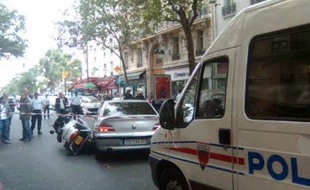 Le braquage avorté d'une bijouterie avenue de Clichy à Paris a fait un blessé parmi les policiers à moto, le 13 septembre 2008