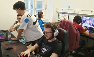 Formation e-sport à l'école Power house gaming de Mulhouse.