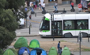 Un camp de migrants s'est reformé cet été square Daviais, en centre-ville de Nantes