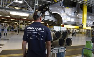 Confrontée à des difficultés d'approvisionnement en composants électroniques, l'usine Renault de Sandouville sera contrainte de s'arrêter de fonctionner plusieurs jours d'ici fin juillet.
