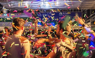 Un bal masqué terminera la soirée à la Cantine du Voyage.