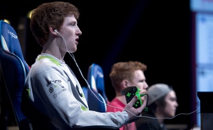 Un joueur américain de l'équipe Optic gaming lors de l'ESWC à Paris, le 3 mai 2015.