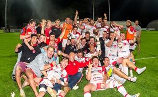 Les joueurs du LMR célèbrent la montée en Pro D2