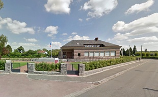 Le mémorial d'Ascq, qui commémore le massacre de 86 français assassinés par les nazis en avril 1944.