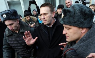 Un leader de la contestation du régime de Vladimir Poutine, l'avocat Alexeï Navalny, a été accusé vendredi "d'escroquerie et de blanchiment d'argent", dans ce qui apparaît comme une nouvelle offensive contre l'opposition à la veille d'une manifestation interdite à Moscou.