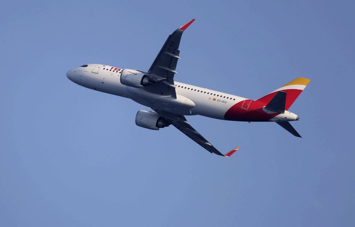 Espagne : Des passagers juifs reçoivent des plateaux-repas tagués « Free Palestine » sur un vol Iberia