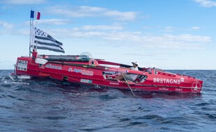Le navigateur breton Guirec Soudée a entrepris une traversée de l'Atlantique à la rame mais sans sa poule Monique.