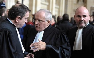 La cour d'assises spéciale devant laquelle comparaît en appel Yvan Colonna, accusé de l'assassinat du préfet Erignac, doit se prononcer ce jeudi sur la demande de supplément d'information réclamée par la défense après les déclarations choc de Didier Vinolas