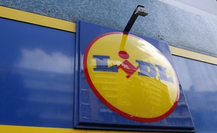 L'adolescent s'en est pris à une caissière du supermarché.