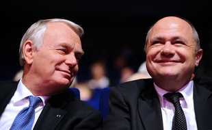 Jean-Marc Ayrault et Bruno Le Roux le 24 septembre 2013 à Bordeaux.