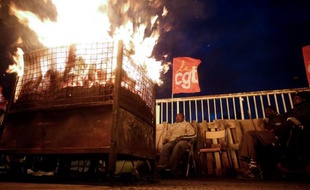 Arcole Industries a maintenu mardi son offre de reprise du groupe Mory Ducros devant le tribunal de commerce de Pontoise (Val-d'Oise), après avoir obtenu in extremis la signature de la CFDT, divisée jusqu'à l'audience.