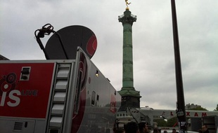 Des camions satellite devant la place de la Bastille, le 6 mai 2012.