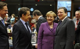 La Grande-Bretagne, seul pays de l'Union européenne à avoir rejeté le principe d'un nouveau traité pour renforcer la discipline budgétaire, participera néanmoins aux réunions d'experts sur le sauvetage de l'euro, a annoncé vendredi le chef de la diplomatie polonaise