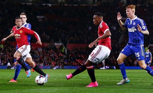 Anthony Martial marque le but du 3-0 contre Ipswich Town, le 23 septembre 2015 à Old Trafford.