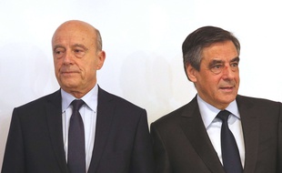 Alain Juppé et François Fillon, le soir de la victoire de François Fillon à la primaire à droite, le 27 novembre 2016 à Paris.