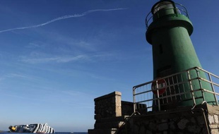 L'épave du Concordia, avec ses 2.400 tonnes de carburant, fait peser de lourdes menaces sur la faune et la flore de l'île italienne du Giglio, au coeur d'un archipel toscan considéré comme le plus grand parc marin en Europe.