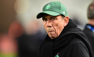 Jean-Louis Gasset, ici le 28 novembre lors d'un match de Ligue 1 à Bordeaux, en tant qu'adjoint de Julien Sablé.