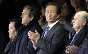 Chung Mong-Joon, entouré de Michel Platini et Sepp Blatter, lors de la Coupe du monde 2010 en Afrique du sud.