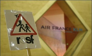 RESF a dénoncé dimanche l'expulsion de deux pères de famille sans-papiers ce week-end, un Mongol et un Ukrainien, se demandant "combien de drames" il faudra, comme celui d'Amiens, "pour que cela s'arrête".