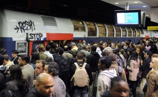 La circulation des trains était "perturbée" sur la ligne B du RER lundi matin, "quasi-normale" sur la ligne A et "normal" dans le métro suite à un préavis de grève, a indiqué vers 06H30 à l'AFP la RATP, confirmant ses prévisions.