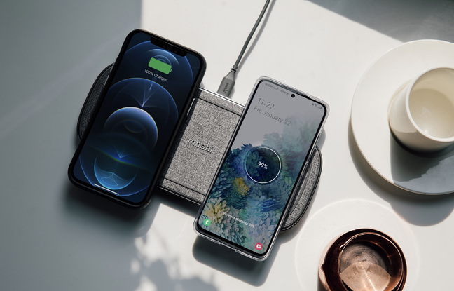 Le Sette Q de Moshi peut recharger deux smartphones en même temps.