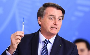 Le président brésilien face à la crise en Amazonie, ici le 29 août 2019.