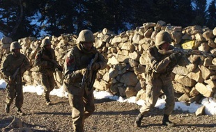Une violente opération de l'armée pakistanaise contre les talibans a fait au moins 40 morts, y compris des civils, depuis mercredi dans la zone tribale du Waziristan du Nord, un sanctuaire jihadiste à la frontière de l'Afghanistan voisin, ont indiqué vendredi des militaires et des habitants.