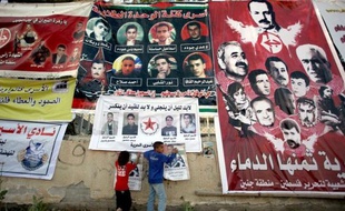 Quelque 1.200 détenus palestiniens ont entamé mardi une grève de la faim et 2.300 autres ont décidé de refuser la nourriture pendant 24 heures, à l'occasion de la Journée annuelle des prisonniers palestiniens, ont indiqué les services pénitentiaires israéliens.