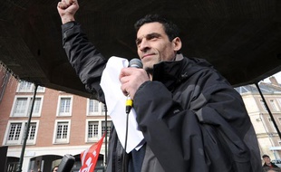 Xavier Mathieu, leader CGT des ex-salariés de l'usine Continental de Clairoix (Oise), le 4 janvier 2012, à Amiens.