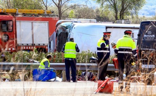 L'accident d'autocar a causé la mort de 14 étudiants étrangers et a fait 43 blessés
