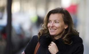 Le parquet de Paris a classé sans suite l'enquête portant sur d'éventuelles investigations policières conduites sur la compagne de François Hollande, la journaliste Valérie Trierweiler, a-t-on appris mercredi de source judiciaire.