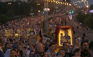 Les pèlerins ont rejoint à pied le monastère de Ganina Iama