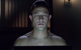 Capture d'écran du film Don Jon de Joseph Gordon-Levitt, mettant en scène un accro au porno sur Internet.