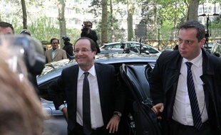 François Hollande, président de la République élu dimanche, a affirmé lundi en arrivant à son QG de campagne qu'"il n'y a rien de prévu pour l'instant" pour la cérémonie du 8-Mai avec Nicolas Sarkozy.