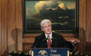La course à l'investiture républicaine pour la présidentielle de 2012 très ouverte jusqu'à maintenant tourne au duel entre le modéré Mitt Romney et le vieux loup conservateur Newt Gingrich, un mois avant la toute première confrontation avec les électeurs.
