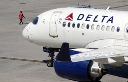 Un copilote de Delta Airlines arrêté devant les passagers à San Francisco