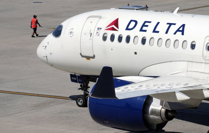 Un copilote de Delta Airlines arrêté devant les passagers à San Francisco