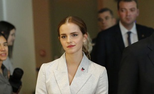 L'actrice britannique Emma Watson , nouvelle ambassadrice de l'ONU pour les droits des femmes, a reçu des mances en ligne après son discours à la tribune de l'ONU.