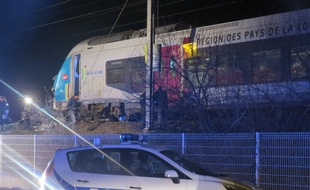 La voiture a été traînée sur plusieurs centaines de mètres.