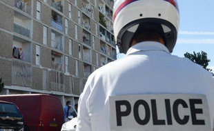 La thèse d'un drame familial était évoquée après l'immolation d'un père de famille suivie de la découverte, samedi à l'aube, du corps de son épouse étranglée au domicile familial, près de Lyon.