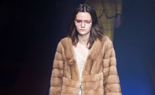 La marque Gucci a annoncé qu'elle bannirait les fourrures à partir de la collection printemps-été 2018.